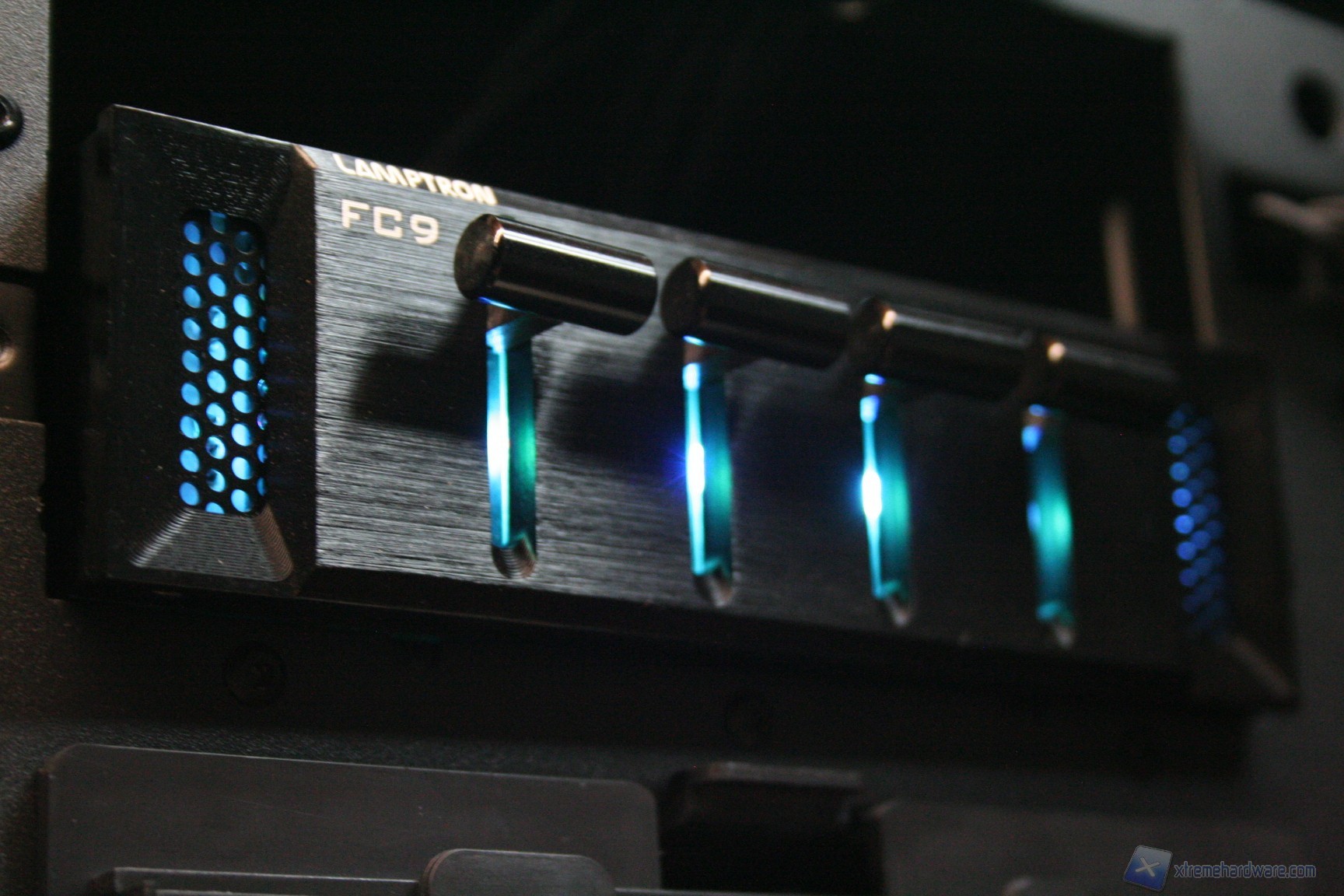 00052 LAMPTRON FC9 WWW.XTREMEHARDWARE.COM